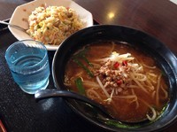 「ラーメンセット（台湾味噌ラーメン＋台湾炒飯）700円」@吉源の写真