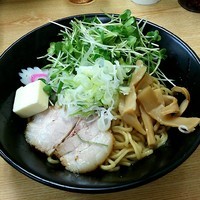 「一平ソバ中盛+貝割れ+バター」@油ソバ専門店 一平ソバの写真