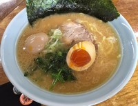 「らーめん＋味付けタマゴ（￥650＋￥100）」@うまみ屋の写真