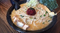 「辛味噌らーめん 大盛りサービス 生姜サービス ¥750、¥50」@麺処くるりの写真