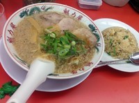 「焼きめし定食（特製醤油ラーメン+焼きめし）950円」@ラーメン魁力屋 五反田店の写真