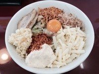 「限定まぜそば 全まし 850円」@ジラフの写真