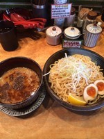 「つけ麺 魚介・鶏豚骨 880円 脂30円？」@俺の創作らぁめん 極やの写真