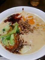 「担々麺ｾｯﾄ（ﾗｲｽ＋杏仁豆腐）950円」@中国料理たけくまの写真