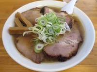 「らーめん ６００円 + チャーシュー ２００円」@らーめん餃子専門 一 HAJIMEの写真