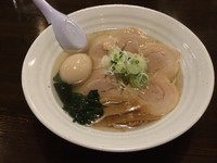 「塩ラーメン 味玉＋チャーシュー＋ワカメ」@めん虎旨の写真