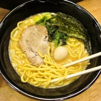 「とんこつ正油（油少な目）750円」@横浜家系ラーメン 釜利家 大手町店の写真