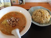 「担々麺＋炒飯（６５０円）」@台湾料理 福福 山梨韮崎店の写真