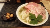 「海老蕎麦大盛肉増し+ウズラの炙り味玉」@灰汁中華 丿貫の写真