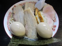 「限定濃厚（８００円）＋鶏チャー＋味玉＋炊き込みごはん」@中華ソバ 伊吹の写真