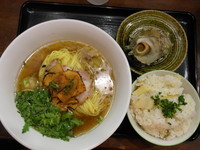 「筍の栄螺出汁ラーメン＋変わりご飯＋栄螺の壺焼き」@ラーメン愉悦処 似星の写真
