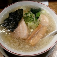 「淡麗塩ラーメン」@麺屋ジャイアンの写真