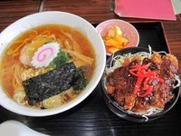 「醤油ラーメンとミニソースカツ丼のセット　800円」@会津野の写真
