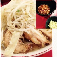 「小(野菜少なめ)➕タマチ¥100➕生姜¥50」@ラーメン二郎 札幌店の写真