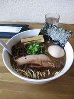 「煮干しラーメン味玉トッピング」@湖麺屋 Reel Cafeの写真
