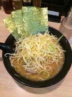 「ネギラーメン中盛り760円」@せい家 阿佐ヶ谷店の写真
