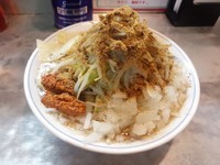 「らーめん小（野菜少し多め・ニンニク）＋タマネギ＋節＋辛味醤」@らーめん大 練馬店の写真