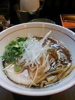 「醤油ラーメン770円+ﾋﾞｰﾙ＆日本酒etc」@柳麺 呉田-goden-の写真