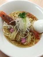 「【1日30食限定】桜香る天使の海老そば 冷し￥400」@中華そば よしかわの写真