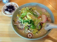 「ちゃんぽん大盛（小ライスサービス）950円」@つくもの写真