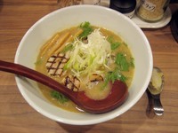 「築地直送 北海道産 元祖帆立白湯らぁめん990円」@旨美麺 築一の写真