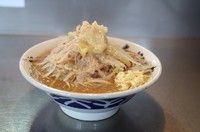 「ラーメン(ニンニク・アブラ)680円」@ラーメン大 堀切店の写真