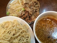 「肉野菜つけめん(爆盛り)」@ぼり・うむ 西早稲田本店の写真