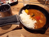 「朝の野菜100％カレー（ドリンク付）690円」@野菜を食べるカレー camp express エキュート品川サウス店の写真