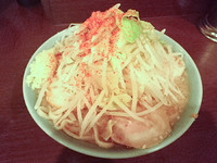 「小ラーメン+ニンニク+野菜+唐辛子」@ラーメン二郎 JR西口蒲田店の写真