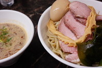 「醬油チャーシューつけめん＋大盛＋Ｂ玉＋十三浜ワカメ」@らーめん えんやの写真