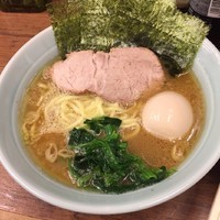「味玉ラーメン」@横浜ラーメン 武蔵家 国領店の写真