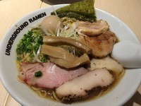 「らーめんライトL」@UNDERGROUND RAMEN 頑者 コクーンシティさいたま新都心店の写真