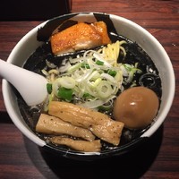 「黒武骨味玉」@麺屋武蔵 武骨の写真