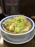 「少なめラーメン200g野菜少なめアブラ無し」@ラーメン 富次郎の写真