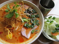 「カオソーイ+サラダ 「800円(ランチ価格)」」@チャムチャムの写真