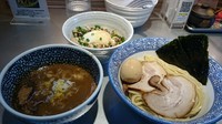 「特製濃厚豚骨魚介つけ麺＋月替わりご飯」@豚骨一燈の写真