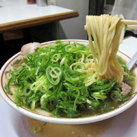 「ラーメン 700円（葱多め）」@本家第一旭 たかばし本店の写真