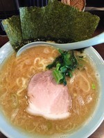 「ラーメン＋小ライス」@横浜らーめん 本牧家 横須賀店の写真