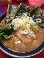 「中盛ラーメン（ネギ多め）」@家系ラーメン とらきち家の写真