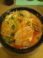 「辛まるラーメン（味玉トッピング）」@ラーメン ごりまる 鶴舞駅前店の写真
