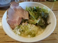 「鶏ソバ780円＋ナマイキチキン300円＋ビール」@NOODLE STOCK 鶴おかの写真