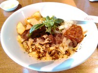 「OPEN 2周年記念限定 ステーキまぜそば」@ストライプ ヌードルズの写真