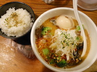 「ボンゴレチョップ＋半熟味付け玉子＋白めし」@鶏の穴の写真