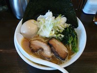 「横浜豚骨醤油(大盛)」@New old style ゆいが NOS高田店の写真