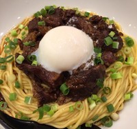 「牛煮込みまぜそば 800円」@noodle kitchen ミライゑの写真