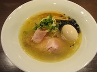 「あさり出汁地鶏そば塩（７５０円）＋味玉」@麺や 虎徹の写真