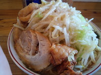 「小豚W  野菜、油ちょい増し ニンニク」@ラーメン神豚 関東学院前店の写真