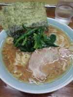 「ラーメン700円+ほうれん草200円」@まこと家の写真