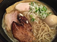 「煮干しの誘惑（７００円）＋味玉（９０円）」@らあめん こそっとの写真