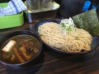 「鴨煮干つけ麺¥850(中盛サービス)」@丸め～背脂煮干～の写真